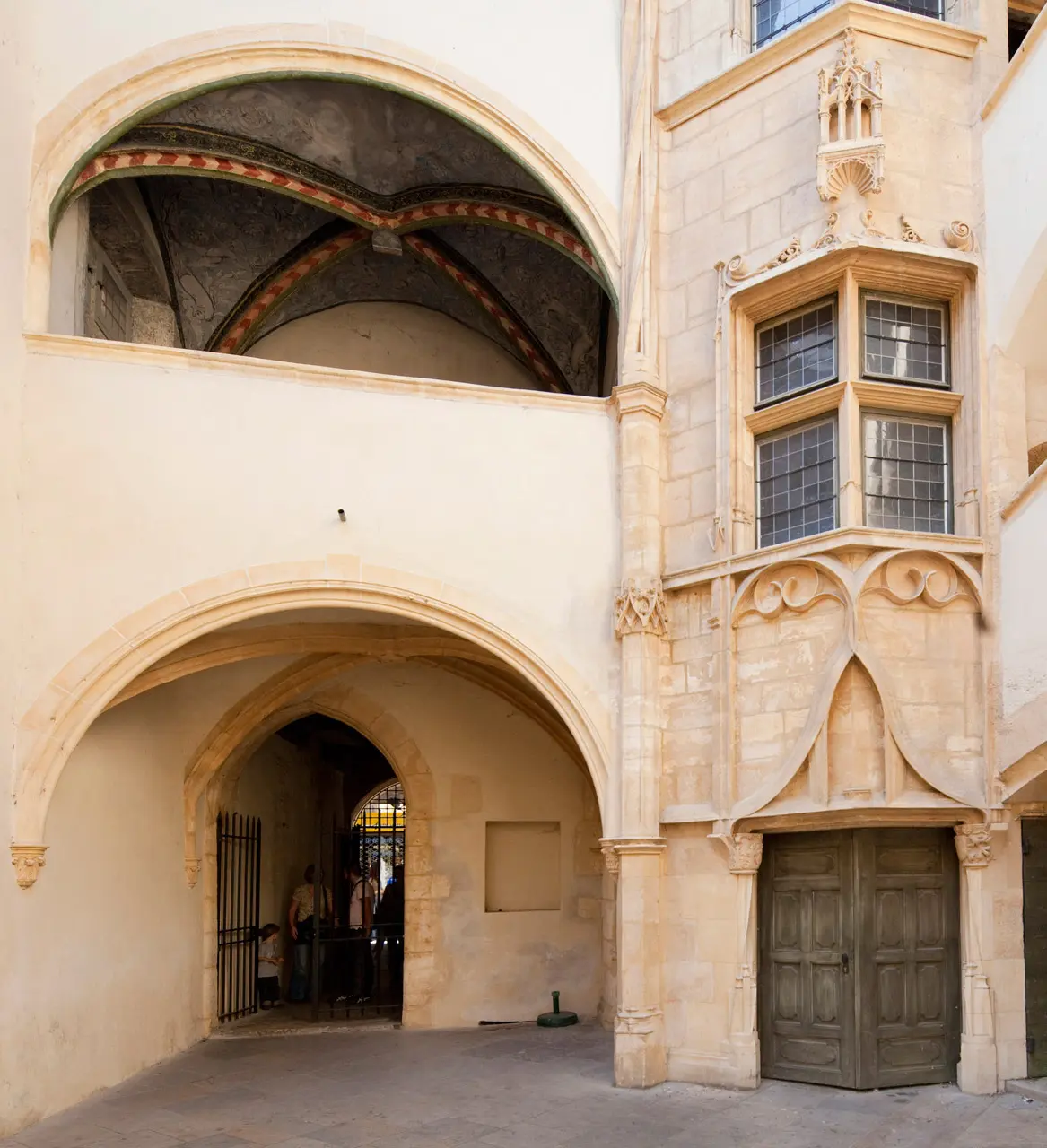 Gothic-style traboule with vaulted arches and Renaissance windows in Old Lyon – Explore French history on foot