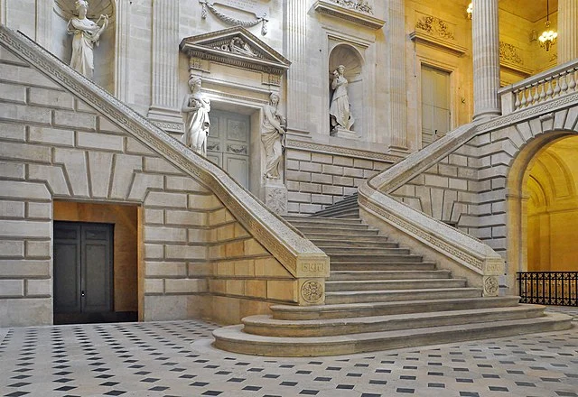 Grand staircase of the Grand Théâtre in Bordeaux – elegant neoclassical interior with sculptures