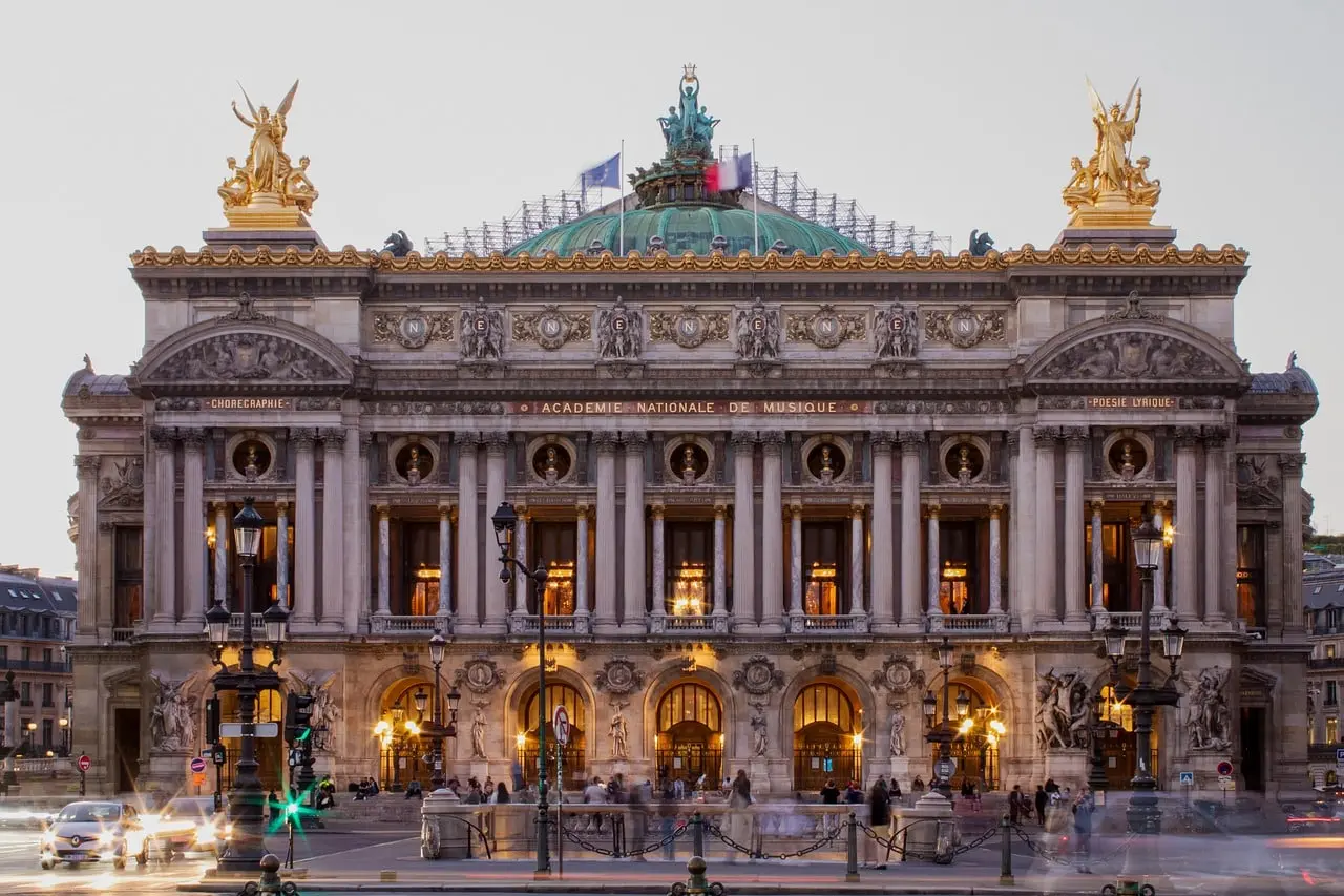 Palais Garnier in Paris – French learners explore this iconic opera house during our language school treasure hunts