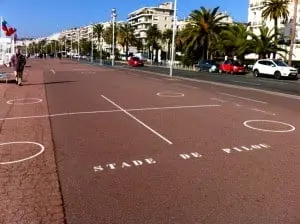Pilou field near the Promenade des Anglais – Learn French in Nice through traditional games