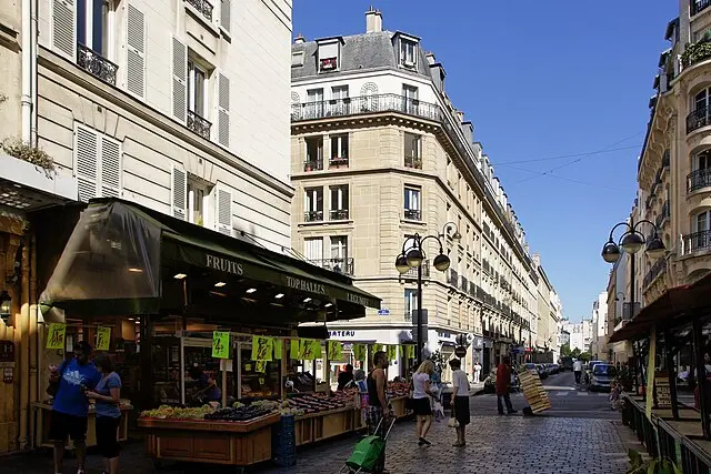Practice your French while shopping at a traditional Paris street market with our immersive language courses