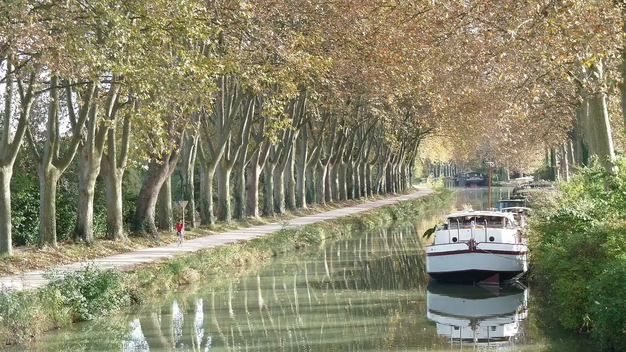 Barge on the Canal du Midi near Toulouse – peaceful scene for French immersion