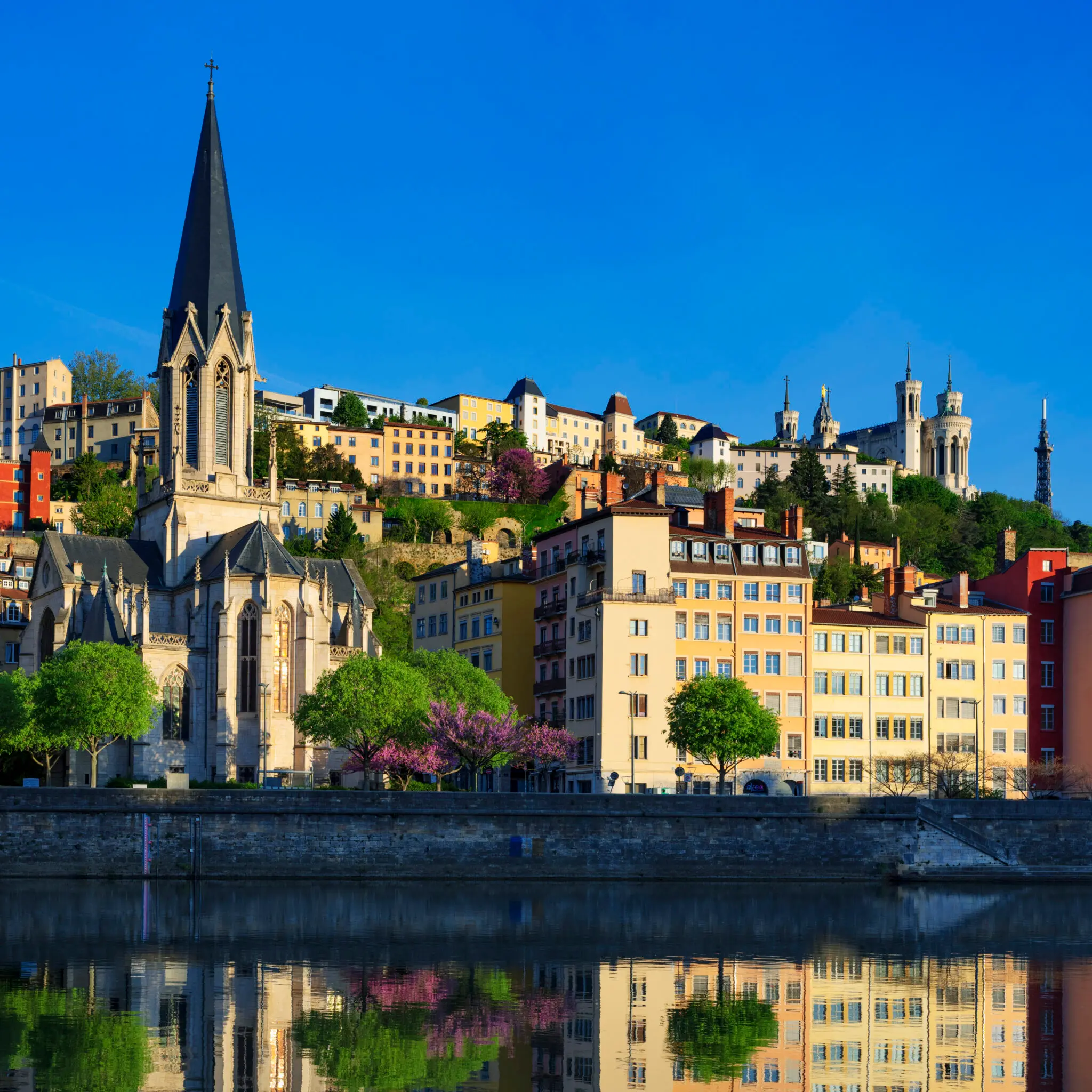 Scenic view of Lyon’s old town with colorful buildings and the Saône river – Learn French in Lyon