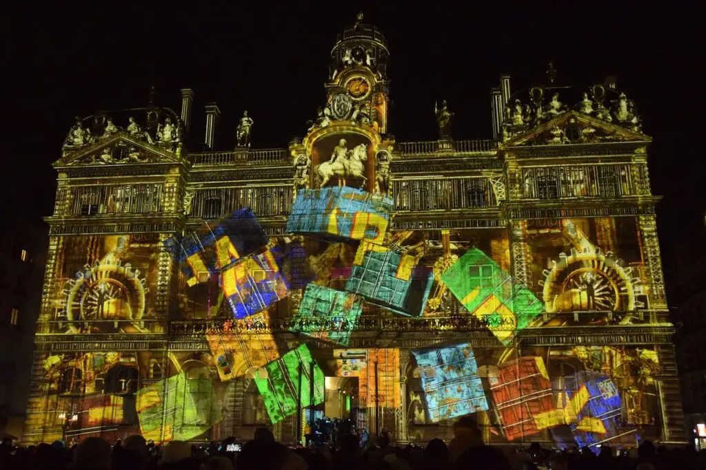 Spectacular video mapping on Lyon City Hall during the Festival of Lights