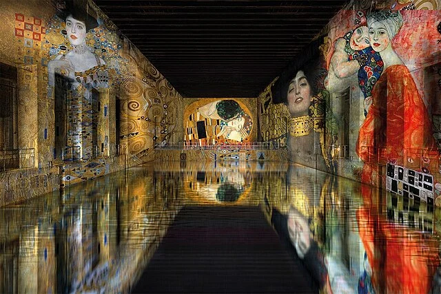 Digital art show with Klimt's masterpieces projected at Bassins des Lumières in Bordeaux – a must-see cultural immersion