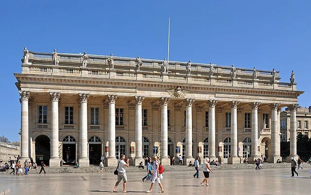 Grand Théâtre de Bordeaux with neoclassical columns – a cultural must-see in the heart of the city